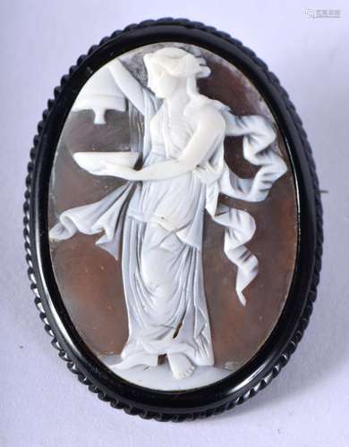 AN ANTIQUE CAMEO BROOCH. 10.8 grams. 4.5 cm x 3.25 cm.