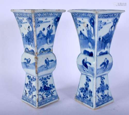 A PAIR OF 17TH/18TH CENTURY CHINESE BLUE AND WHITE GU FORM V...