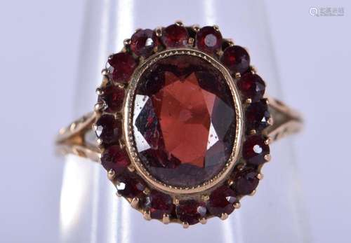 AN ANTIQUE GARNET RING. 2.4 grams. N.