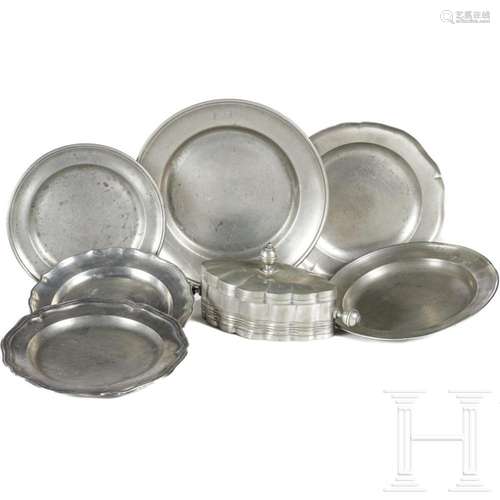 A Nuremberg Bratwurst box and six pewter plates, 18th/19th c...