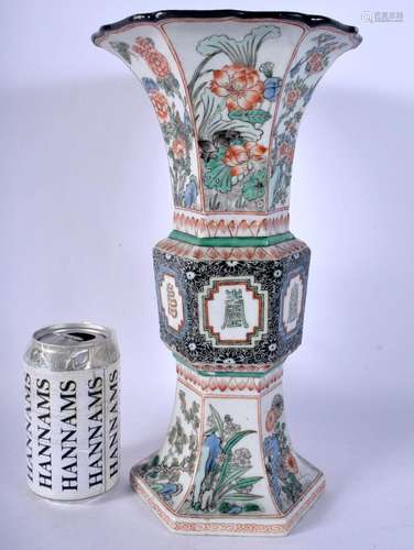 A LARGE 17TH/18TH CENTURY CHINESE FAMILLE VERTE PORCELAIN GU...