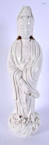 AN EARLY 20TH CENTURY CHINESE BLANC DE CHINE PORCELAIN FIGUR...