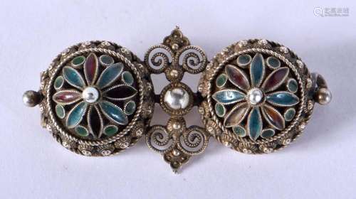 AN ANTIQUE CONTINENTAL SILVER AND ENAMEL BROOCH. 8 grams. 4....