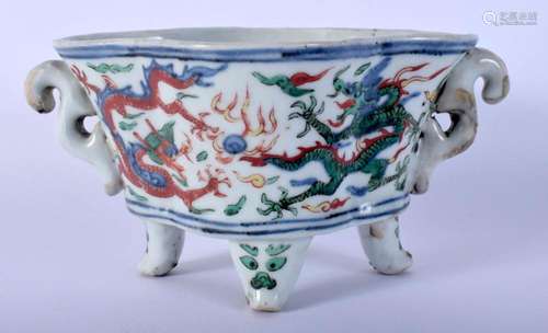 AN UNUSUAL CHINESE QING DYNASTY WUCAI PORCELAIN CENSER beari...