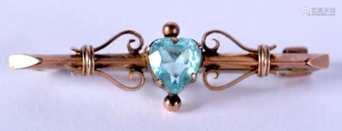 AN ANTIQUE GOLD AND AQUAMARINE HEART BROOCH. 2.3 grams. 4.2 ...