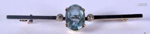 AN ANTIQUE YELLOW METAL AQUAMARINE TYPE BROOCH. 4.3 grams. 5...