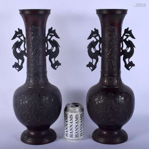 A PAIR OF 19TH CENTURY JAPANESE MEIJI PERIOD BRONZE VASES de...