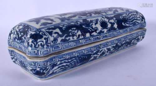 A CHINESE BLUE AND WHITE PORCELAIN BOX AND COVER 20th Centur...