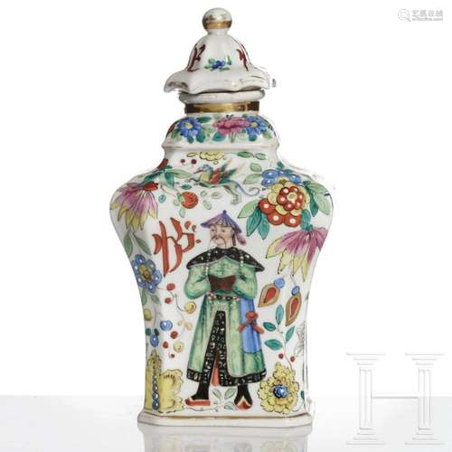 A Chinese porcelain vase, early 20th century