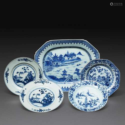 SUITE DE CINQ PORCELAINES DE LA COMPAGNIE DES INDES en porce...