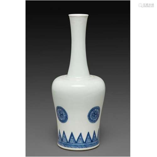 VASE YAO LING ZUN EN FORME DE CLOCHE À LONG COL en porcelain...