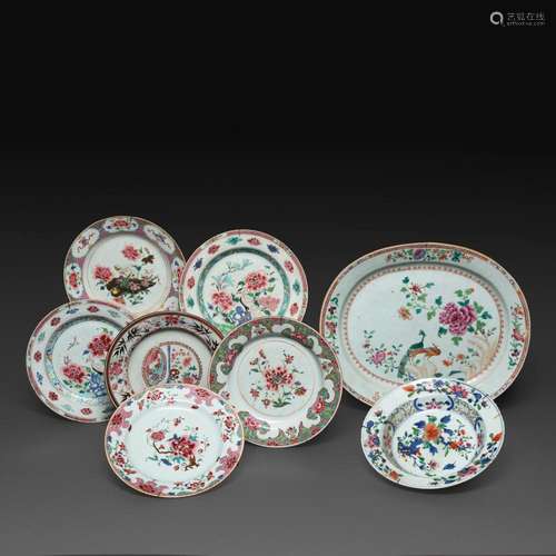 ENSEMBLE DE HUIT PIÈCES EN PORCELAINE DE LA COMPAGNIE DES IN...