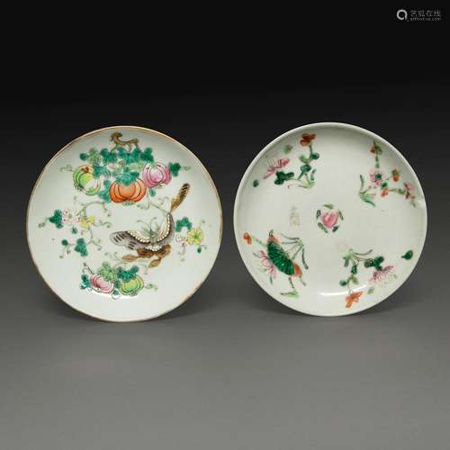 SUITE DE DEUX COUPELLES RONDES en porcelaine et émaux polych...