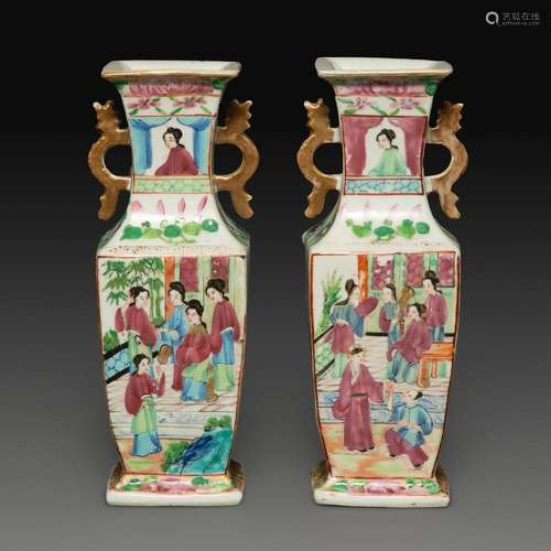 PAIRE DE VASES QUADRANGULAIRES en porcelaine et émaux polych...