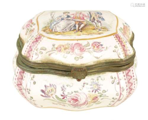 AN 18TH/EARLY 19TH CENTURY FRENCH PORCELAIN PATCH BOX