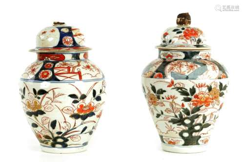 A PAIR OF 18TH CENTURY CHINESE IMARI JARS AND COVERS
