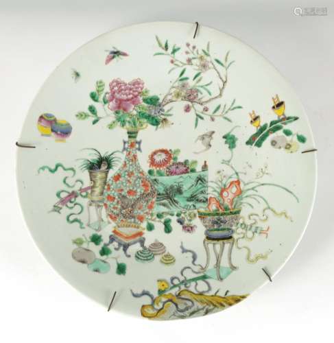 A LARGE 18TH CENTURY FAMILLE VERTE CHINESE CHARGER
