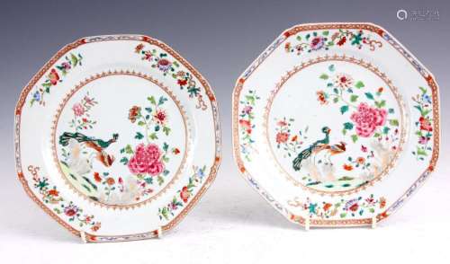 A PAIR OF 18TH CENTURY CHINESE OCTAGONAL PLATES