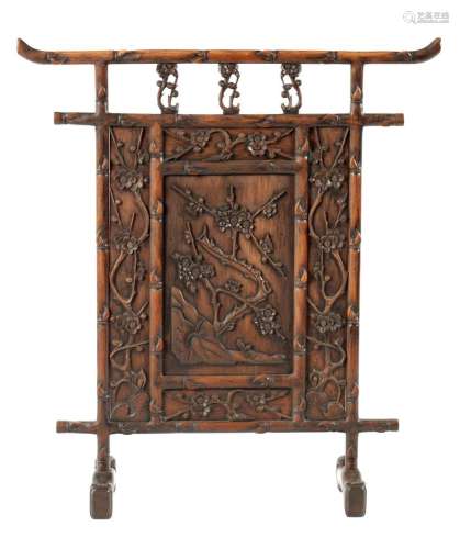 A 19TH CENTURY CHINESE HARDWOOD FIRE SCREEN