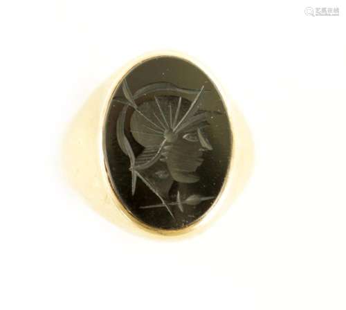 A 19TH CENTURY 9CT GOLD AND BLACK ONYX INTAGLIO SIGNET RING