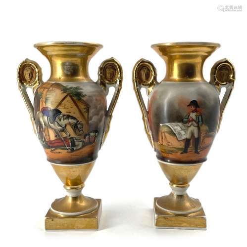 Vieux ParisPaire de vases sur piedouche sur socle carré, pol...