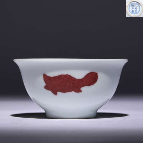 白地釉裏紅三魚紋碗
