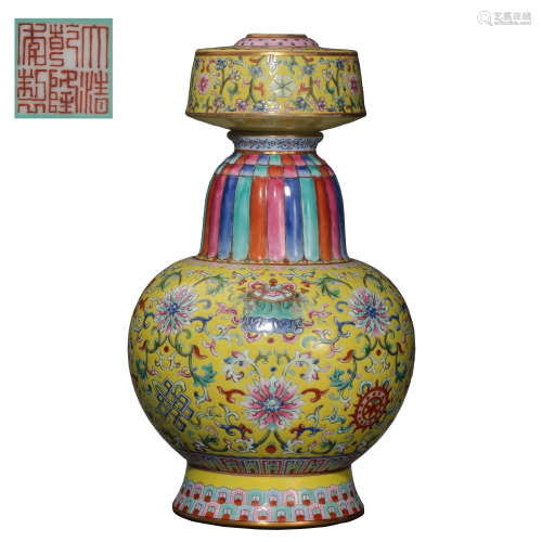 CHINESE QING DYNASTY QIANLONG FAMILLE ROSE VASE