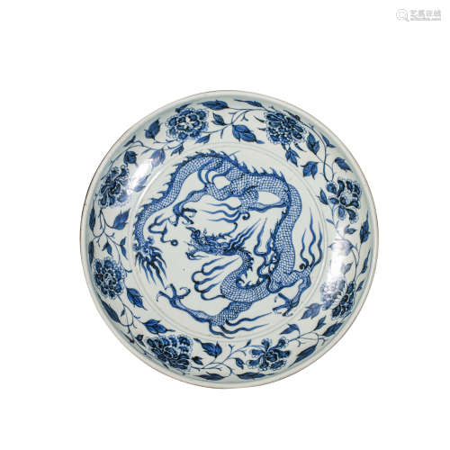 CHINESE YUAN DYNASTY BLUE AND WHITE PORCELAIN PLATE WITH DRA...