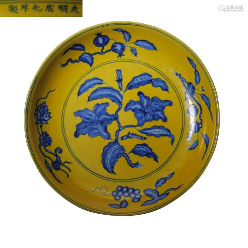 CHENGHUA BUTTER PLATE, MING DYNASTY, CHINA, 15TH CENTURY