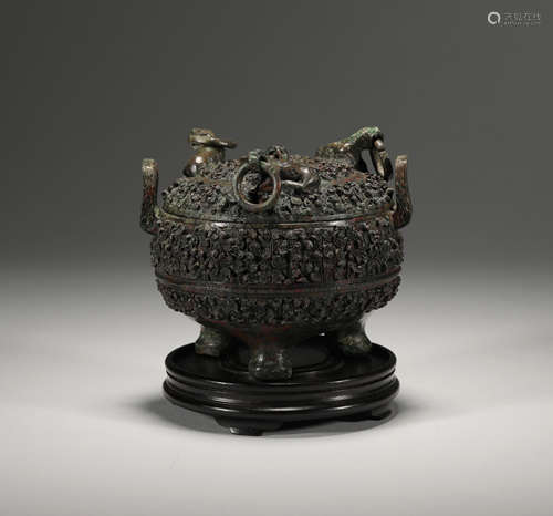 Bronze three-legged box with inscription in Warring States p...