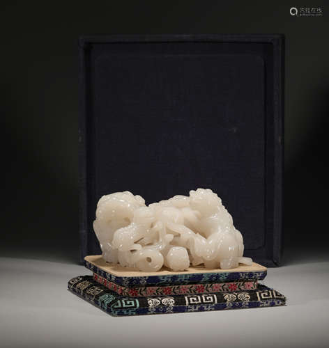 Four lion hetian jade ornaments from the Qing Dynasty