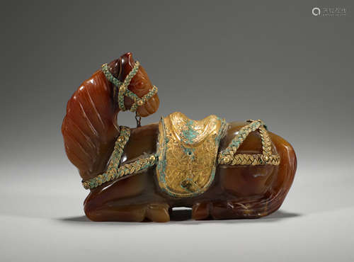 Yuan dynasty agate wrapped gold lying horse