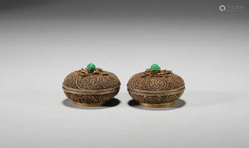 A pair of qing dynasty silver gilt pinching silk powder box