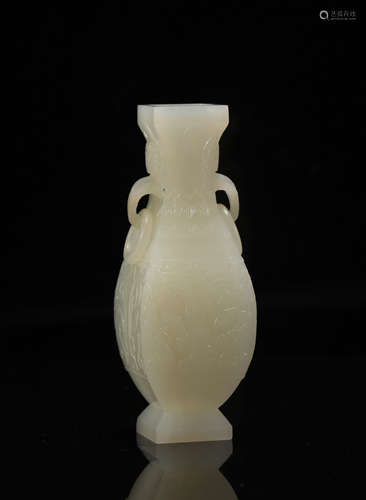 Hetian jade vase in qing Dynasty