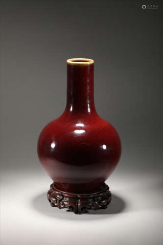 Lang Kiln red globe bottle in qing Dynasty