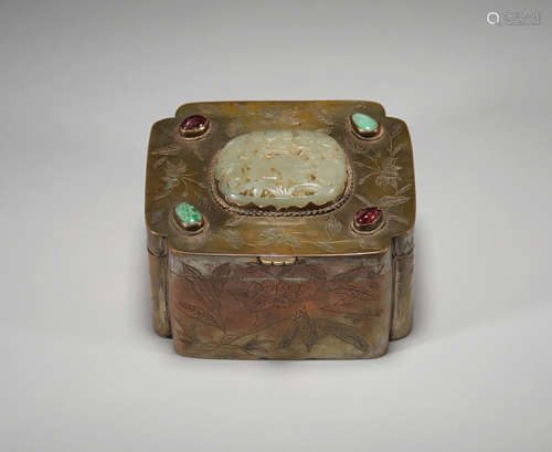 A copper inlaid jade lid box from the Qing Dynasty