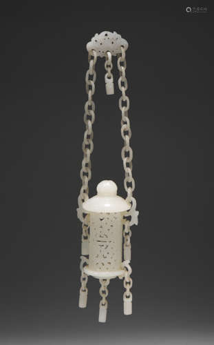 Hetian jade chain vase from the Qing Dynasty