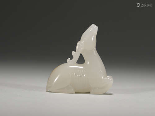 White jade deer in qing Dynasty