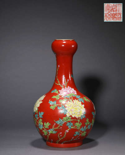 Daqing Jiaqing year coral red ground peony garlic bottle