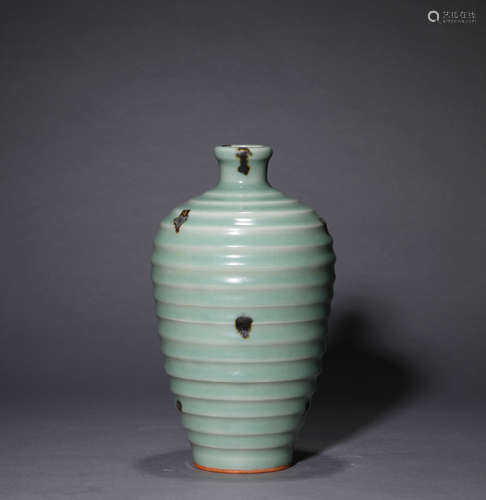 Longquan dot color string pattern plum vase