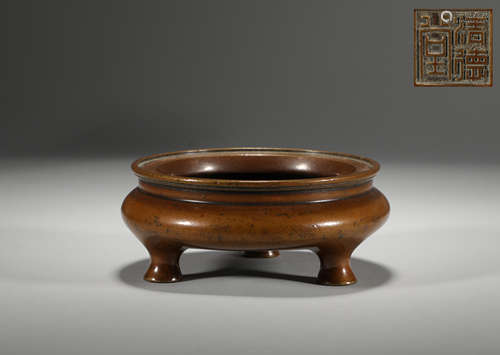 Bronze three-legged incense burner from the Qing Dynasty