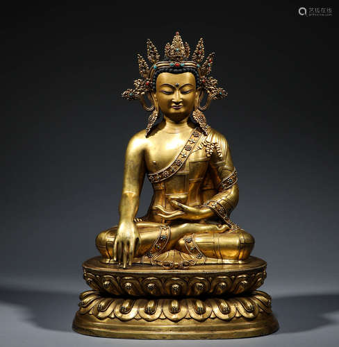 In the Qing Dynasty, the bronze gilded and gem inlaid Medici...