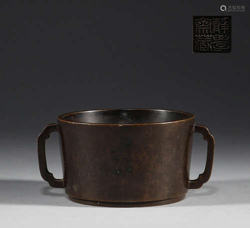 In the Qing Dynasty, the bronze double ear censer