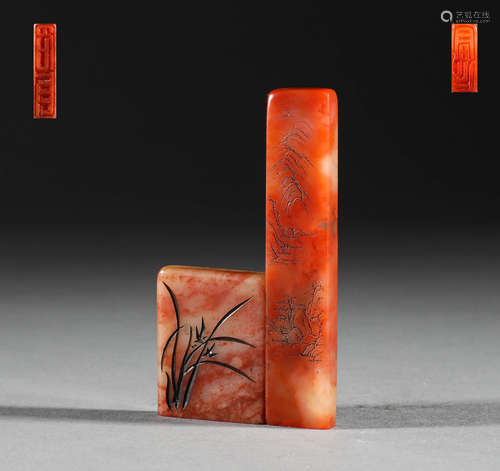 In the Qing Dynasty, Shoushan had a pair of lotus stone seal...