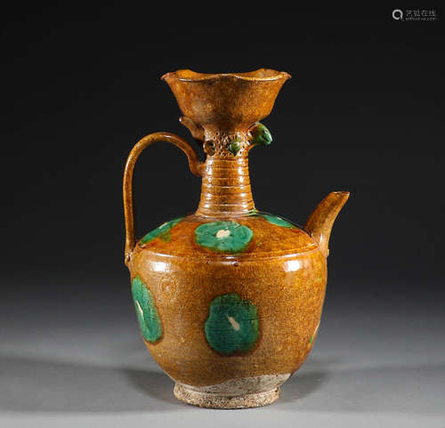 In the Song Dynasty, three colored pots were held