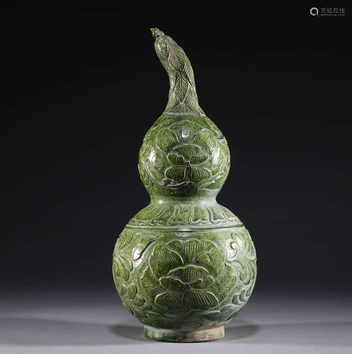 Song Dynasty, three color green glaze flower pattern gourd b...