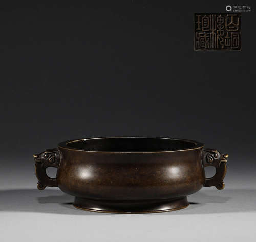 In the Qing Dynasty, the bronze double ear censer