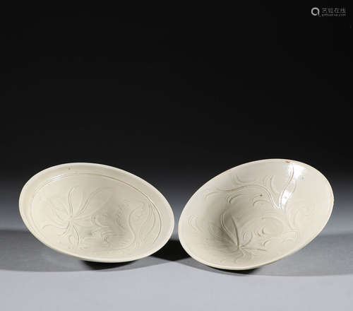 In Song Dynasty, there was a pair of flower pattern plates i...