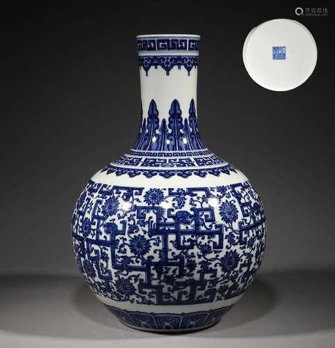 Qing Dynasty, blue and white twig wrapped weather bottle