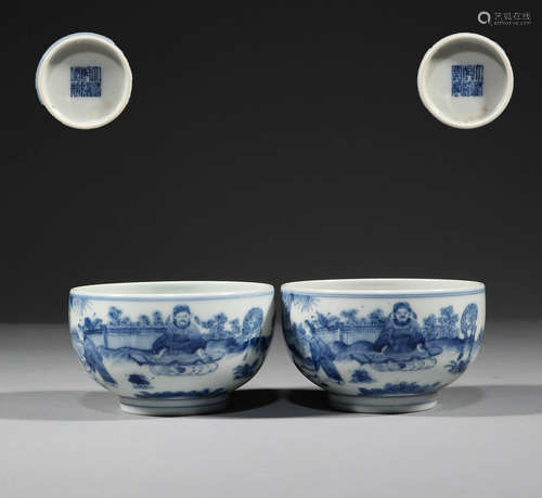 In the Qing Dynasty, there was a pair of tea bowls with blue...